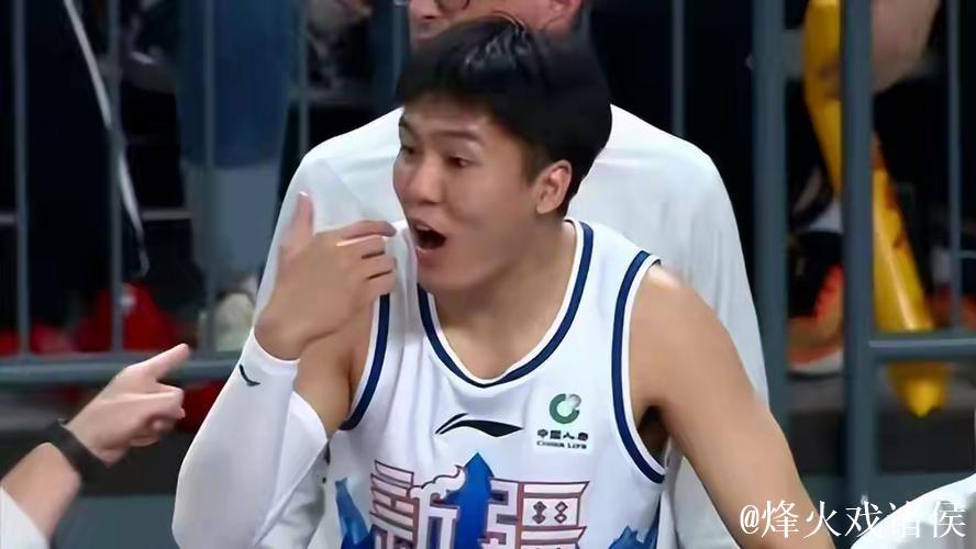 CBA罚单:黄荣奇停赛3场罚款15万 崔永熙罚2万 CBA罚单:黄荣奇停赛3场罚款15万 崔永熙罚2万