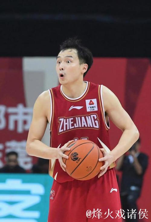 王奕博在体测中跟腱受伤 预计伤停一个月 王奕博在体测中跟腱受伤 预计伤停一个月