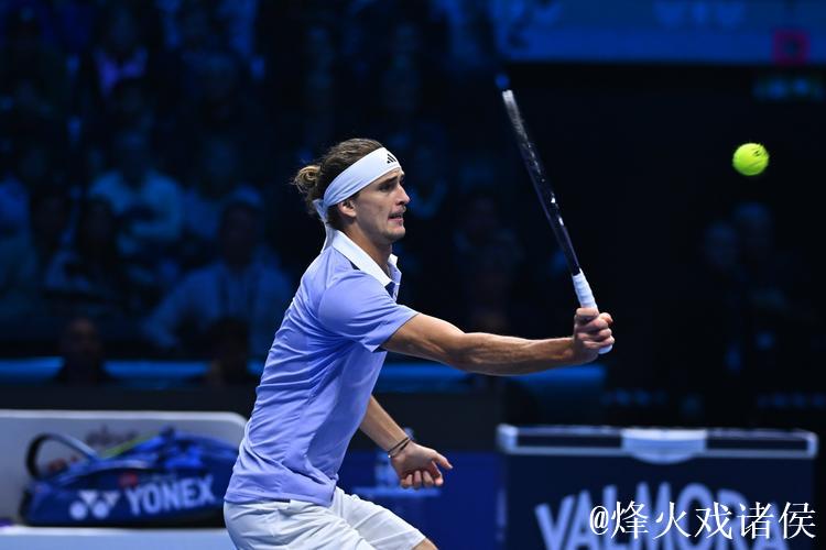 ATP总决赛阿尔卡拉斯斩获首胜 兹维列夫取两连胜 ATP总决赛阿尔卡拉斯斩获首胜 兹维列夫取两连胜