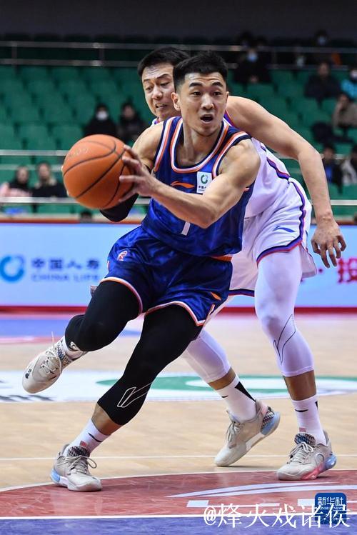 高诗岩19分山东胜浙江 胡金秋22分广厦胜宁波