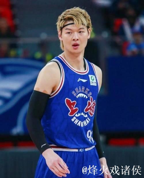 王哲林24+16上海5人上双胜深圳 布莱德索21+11