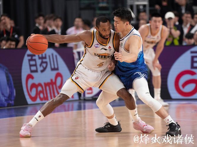弗格31分辽宁胜四川 西尔扎提15分新疆胜同曦